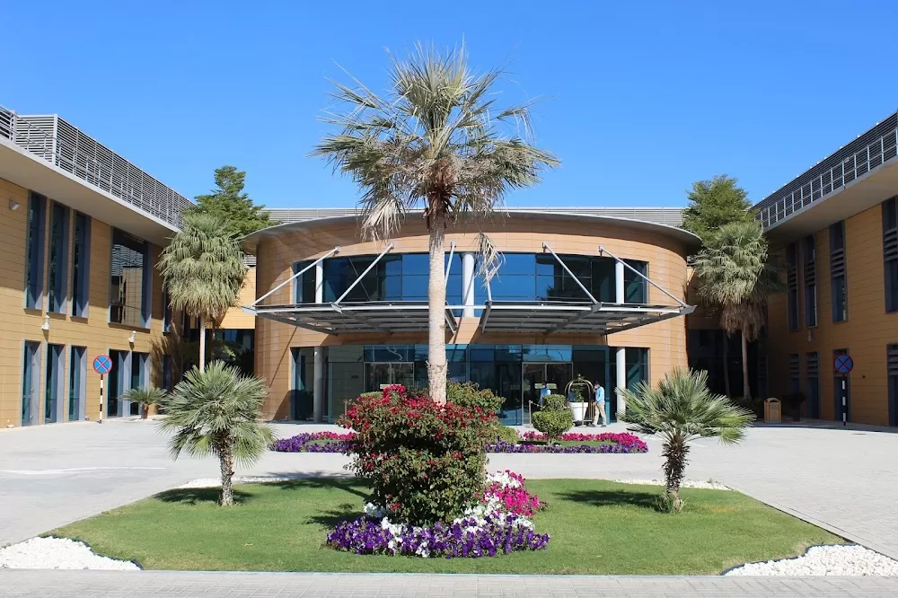 Al Dhannah Hospital - Photo 1