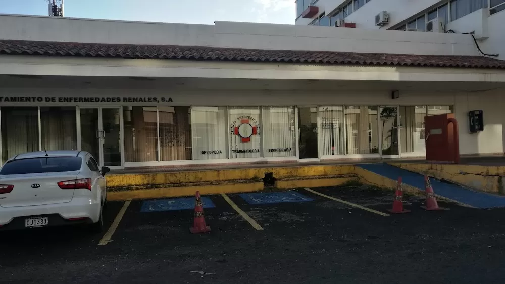 Hospital Colón Cuatro Altos - Photo 4