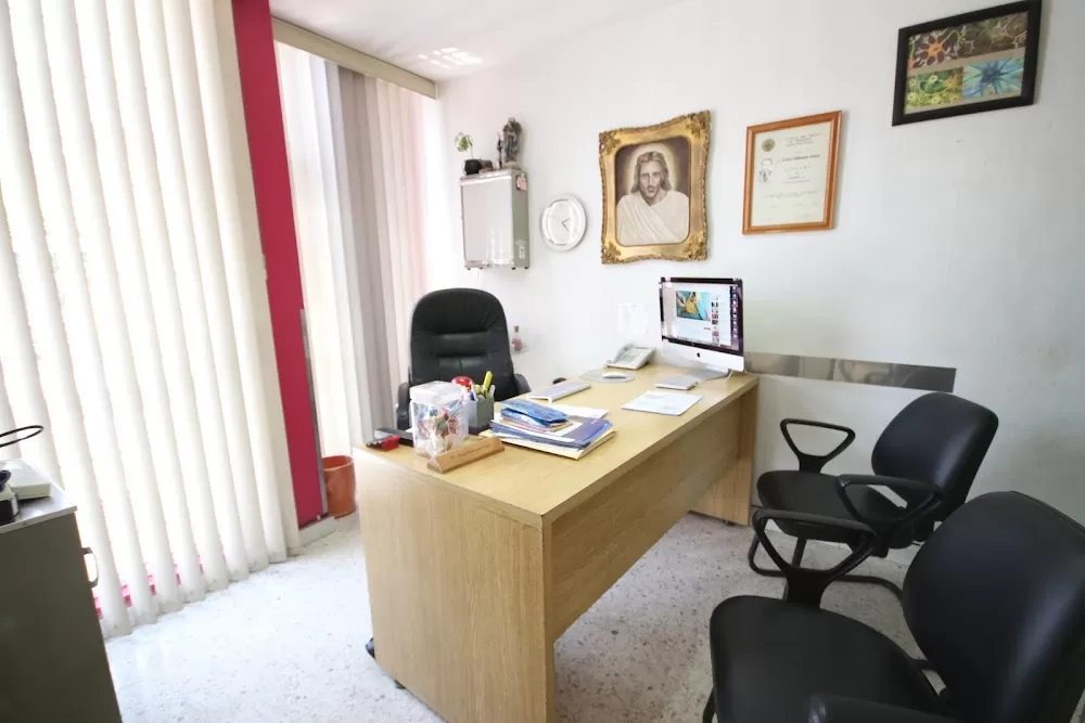 CLÍNICA ALEXANDER FLEMING - Photo 2