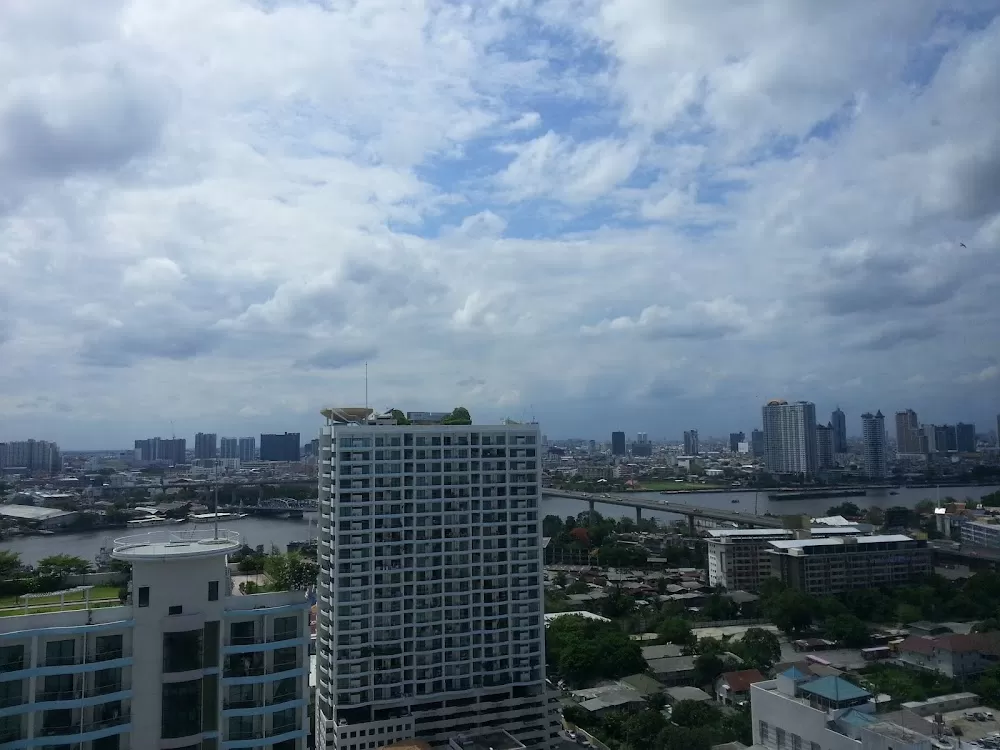 Charoenkrung Pracharak Hospital - Photo 1