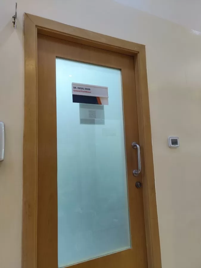 Right Health Karama Medical Center (Al Khail Gate) Dubai - Photo 4