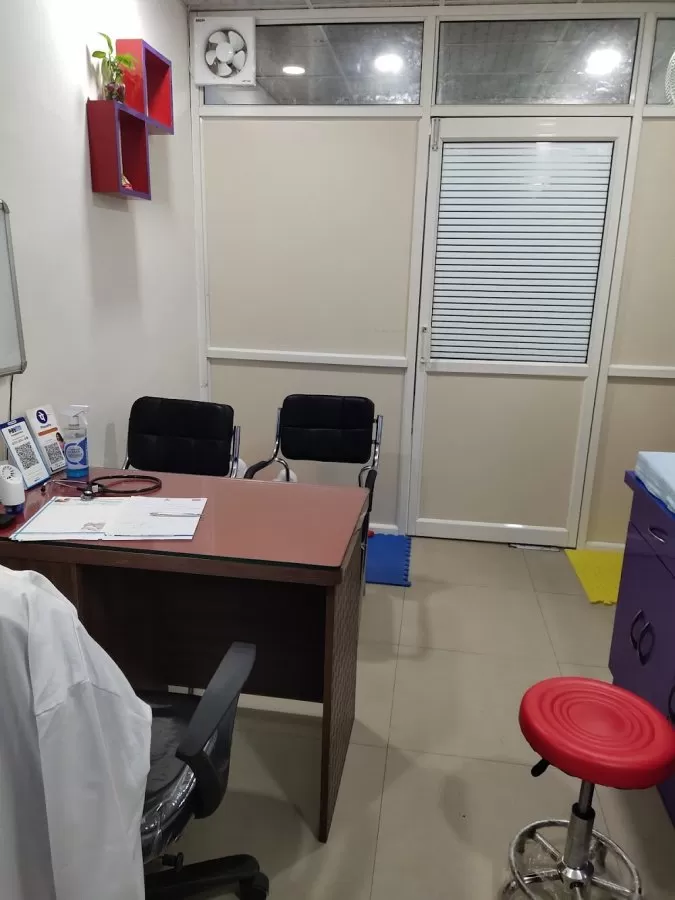 Dr Shailender Prasad - Pediatrician in Noida I Child specialist in Noida I Child Doctor I vaccination clinic I Neonatologist - Photo 2