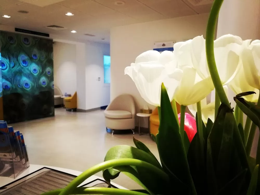 Moorfields Eye Hospital - Abu Dhabi - Photo 4