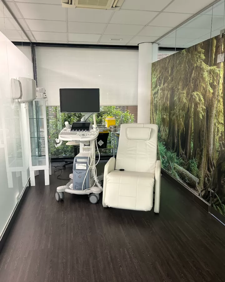 ViaCare - Centro Médico Menéndez Pidal - Photo 2