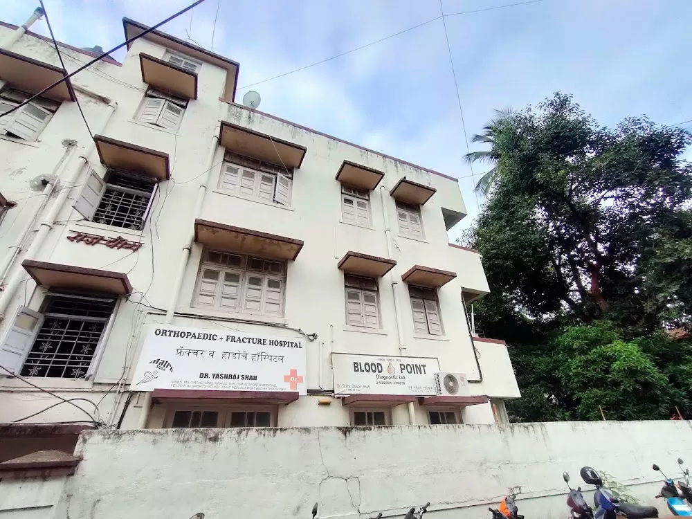 Matruseva Hospital| मातृ सेवा हॉस्पिटल | Dr. Yash Shah Orthopaedic| Dr. Kishore Shah Gynaecologist| Dr. Swati Shah ENT - Photo 2