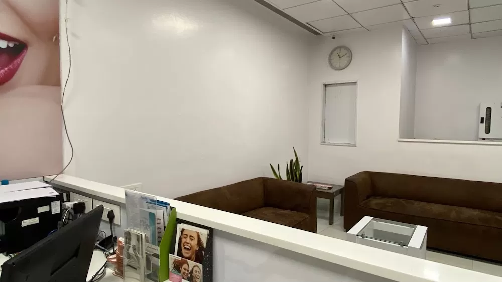 Apollo Dental Clinic - Vivekananda Road - Photo 1