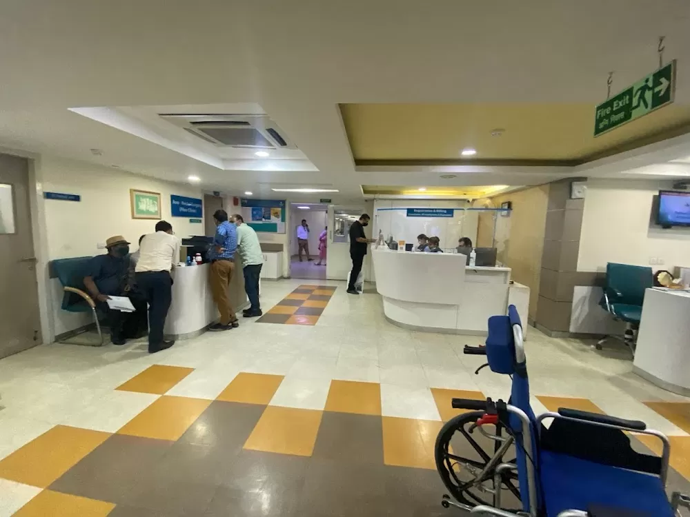 Best Pulmonologist - Dr. Deepak | Apollo Hospitals | South Delhi - Photo 2