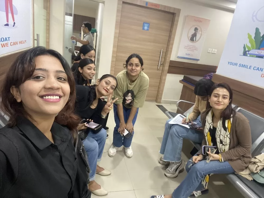 Apollo Clinic - Sarat Bose Road - Photo 7