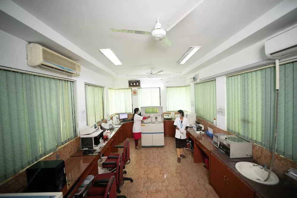 M R Hospitals - Photo 3