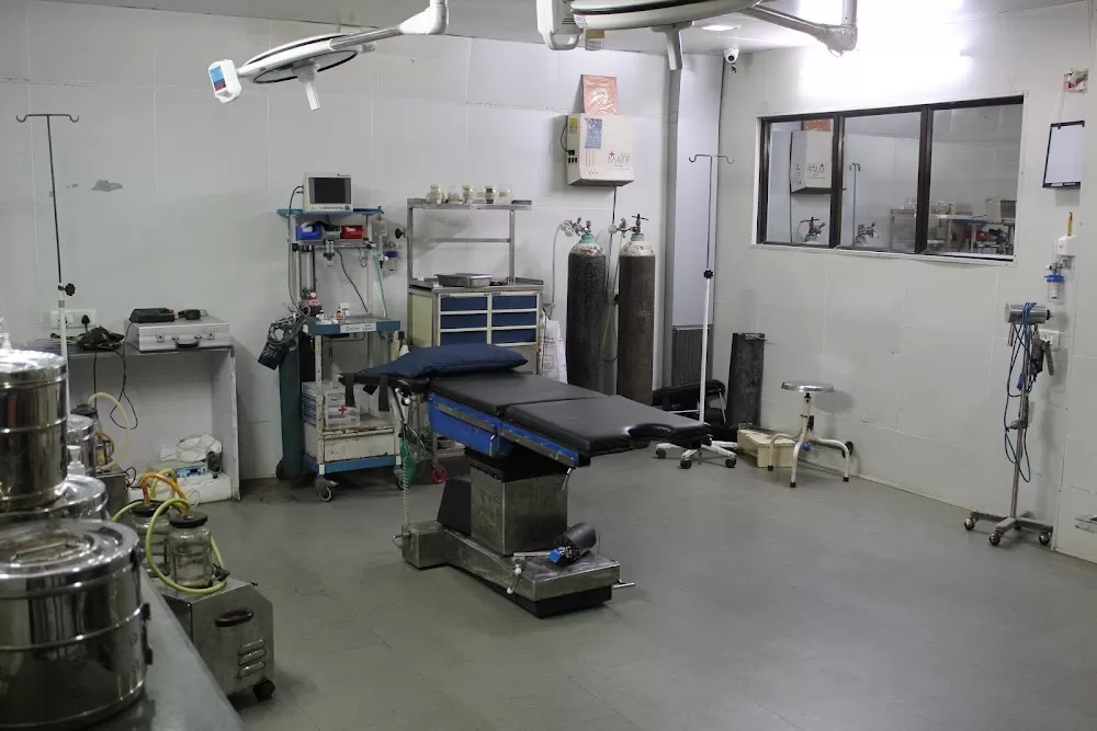 Shyam Orthopaedic Hospital and Physiotherapy Centre - Knee Replacement Surgeon in Vadodara - Dr Vishal shah - Photo 2