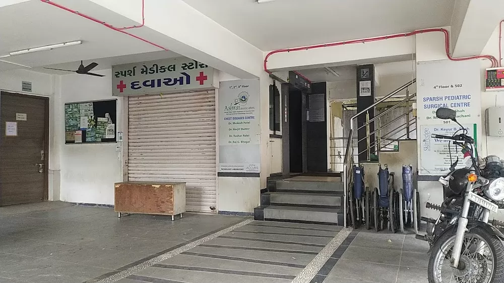 Sparsh Paediatric Surgical Clinic : DR PARTHIV SHAH ( Paediatric and Neonatal Surgeon) - Photo 4