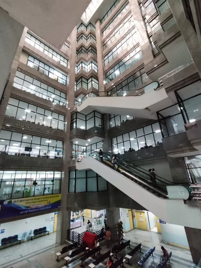 Charoenkrung Pracharak Hospital - Photo 2