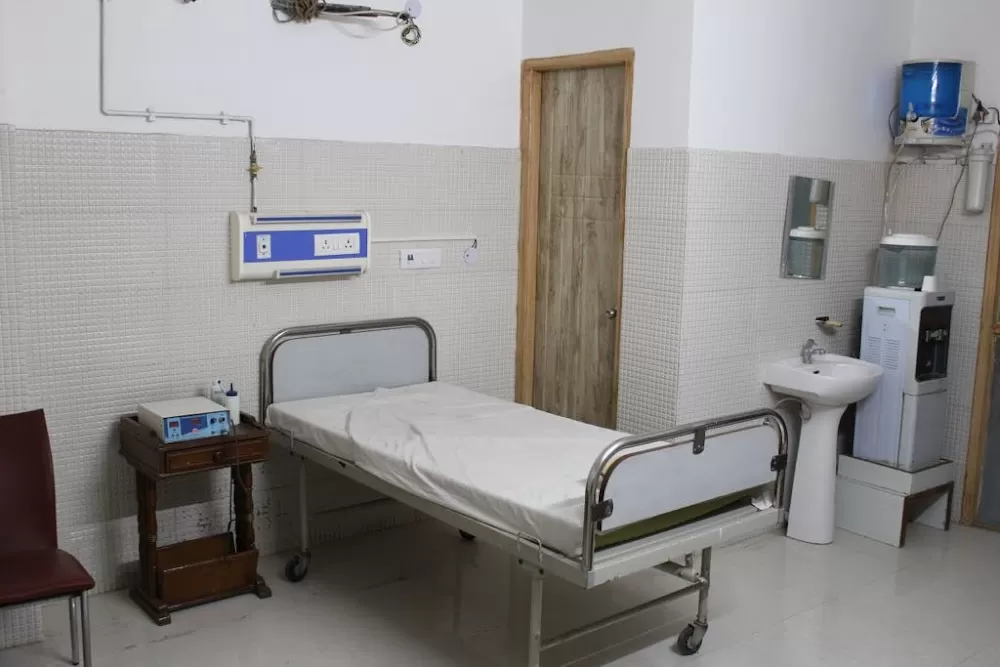 Madaan Medical Center-Orthopedic, Fracture, Knee, Back Pain | Maternity, Normal Delivery,Pregnancy,Gynaecologist, Infertility - Photo 6