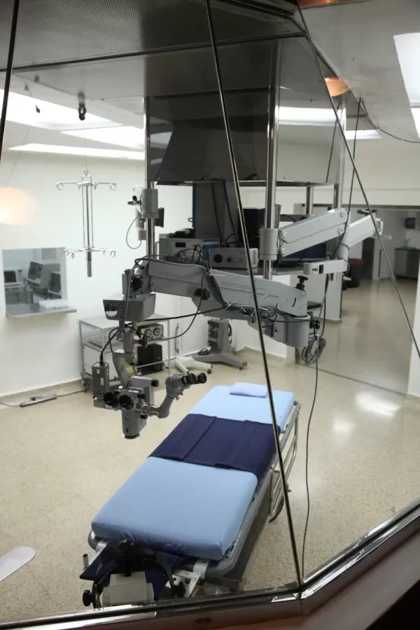 Clinical Yee - Ocular Microsurgery Institute - Photo 2