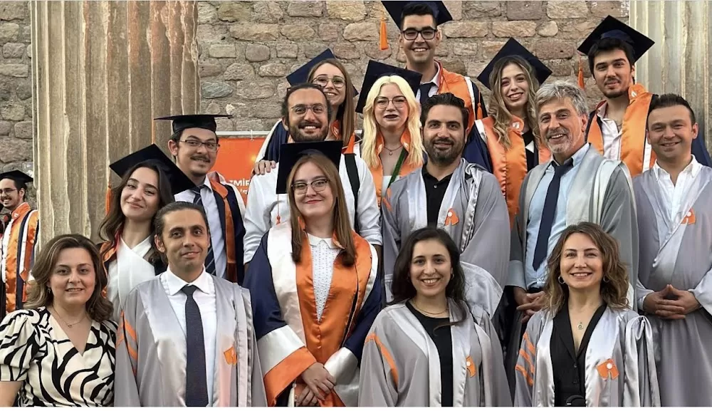 Doç. Op. Dr. Sinan Bilgin / Göz Hastalıkları ve Cerrahisi Uzmanı / Katarakt / Excimer Lazer / Retina - Photo 1