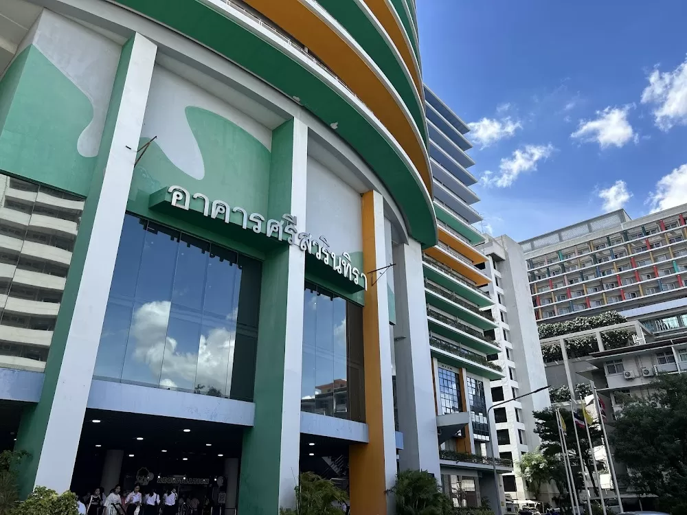 Faculty of Medicine Siriraj Hospital, Mahidol University - Photo 4