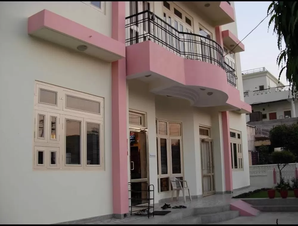 Dr. Sunil Gupta Ram Avtar Eye Hospital & Glaucoma Pavilion - Photo 2