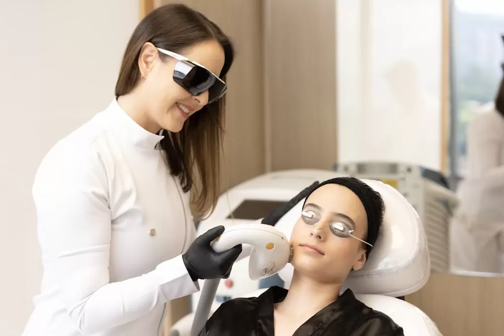 ATDERMA | DRA. ANA TORO | DERMATOLOGÍA ESTÉTICA Y LÁSER - Photo 6