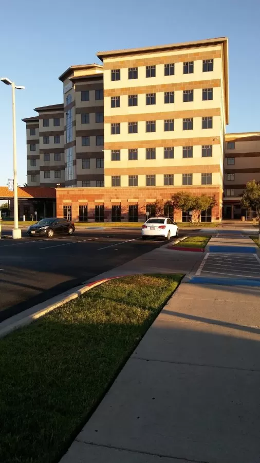 Laredo Medical Center - Photo 4
