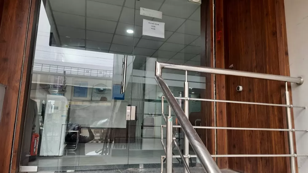 Aarna Eye Care Centre (EYE SURGERY & LASERS.CATARACT LASIK SQUINT OCCULOPLASTY SURGERY.) - Photo 4