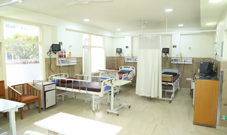Tirath Ram Shah Hospital - Photo 1