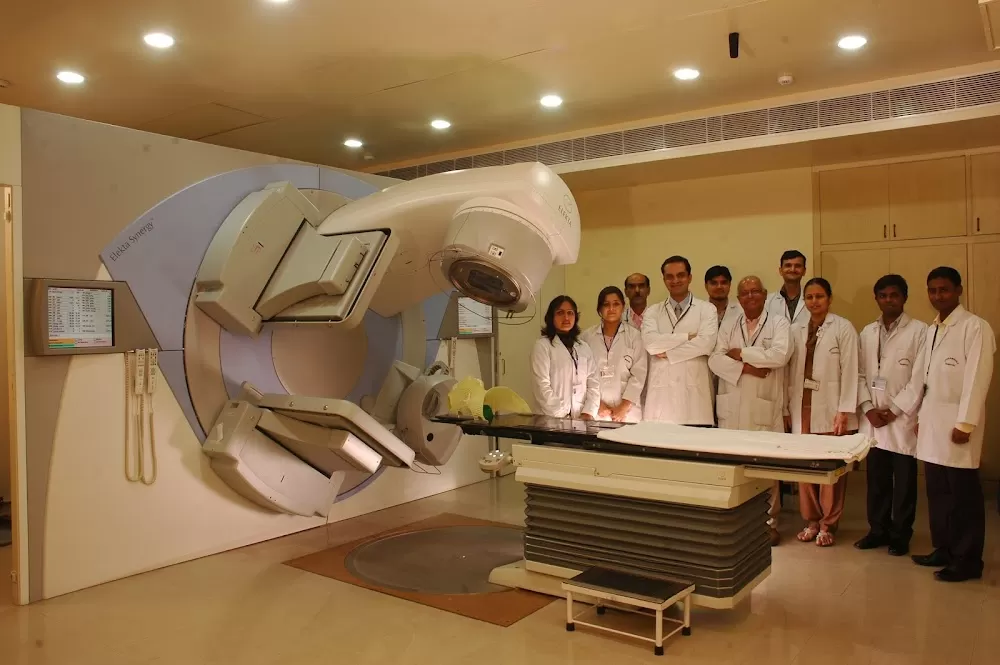 Dr. Hari Mohan Agrawal- Best Oncologist Noida | Breast Cancer Specialist Doctor | Lung Cancer Doctor | Kalpataru Clinic Noida - Photo 4