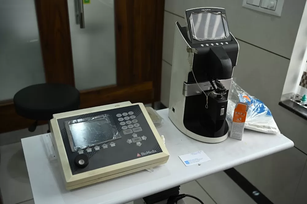 Divine Eye Hospital-Best Eye Hospital in Panchkula led by Dr Ritesh Gupta, AIIMS trained Eye Surgeon with 20 + year Exp - Photo 3