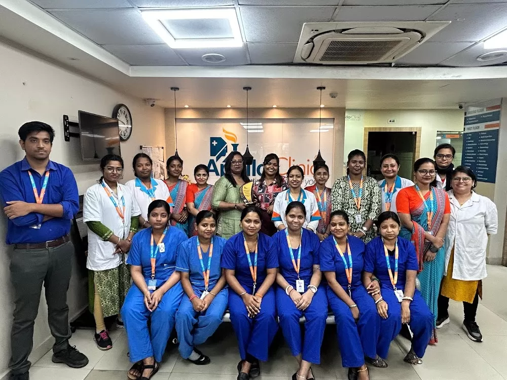 Apollo Clinic - Sarat Bose Road - Photo 5