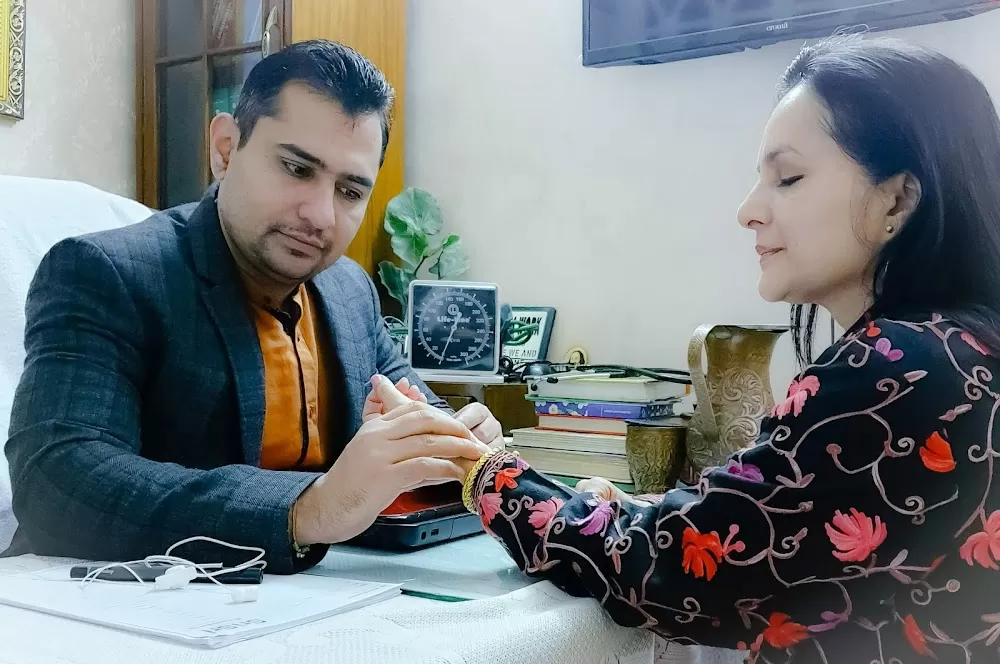 Sri Sri Ayurveda Panchakarma, CGHS Approved Panchakarma Treatment Center, Delhi, Dr. Neeraj Jaswal - Photo 2