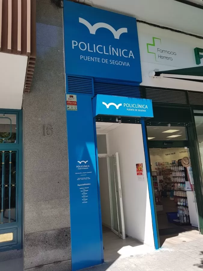Policlínica Puente de Segovia - Photo 4