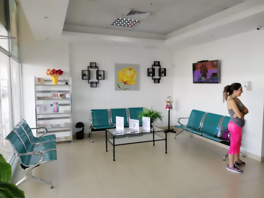 VERSAILLES medical and dental center - Photo 2