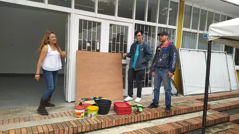 Unidad de Servicios de Salud Simón Bolívar - Photo 2