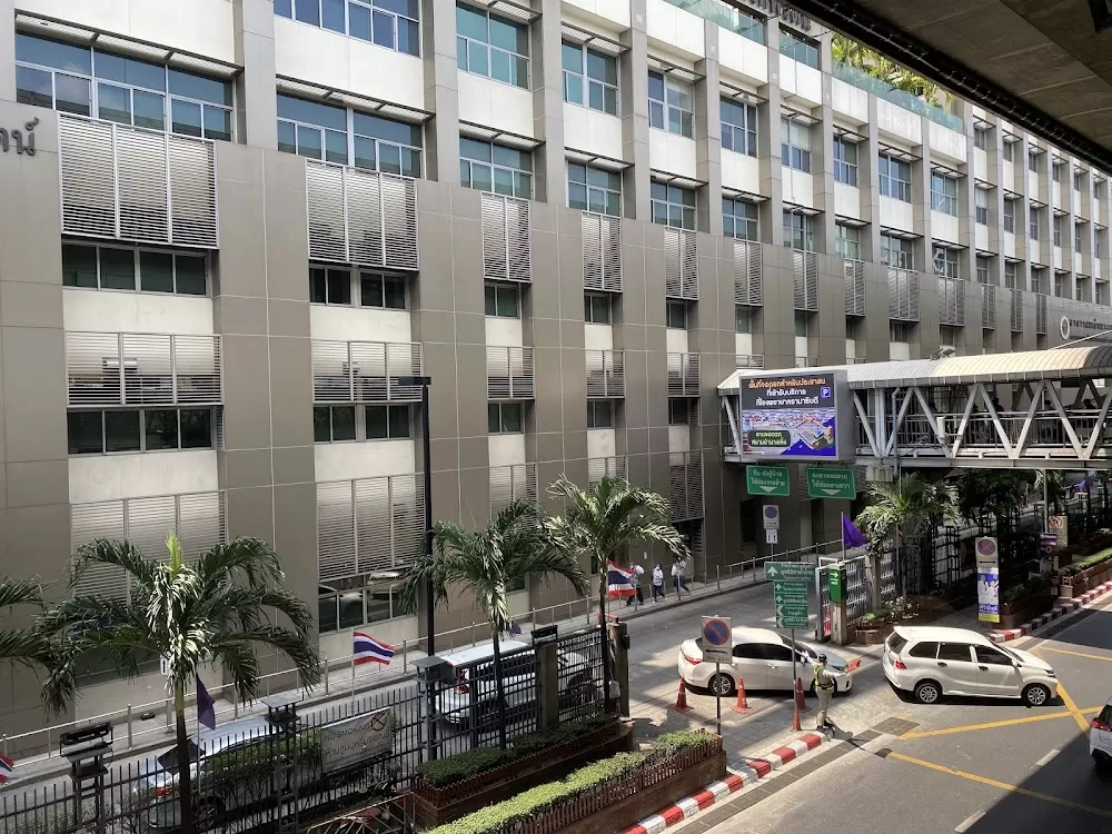 Somdech Phra Debaratana Medical Centre Ramathibodi Hospital - Photo 2