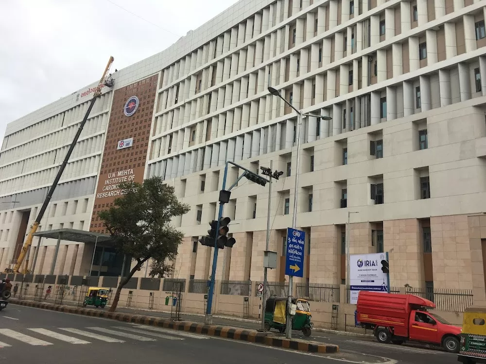 U N Mehta Institute of Cardiology & Research Centre - Photo 4