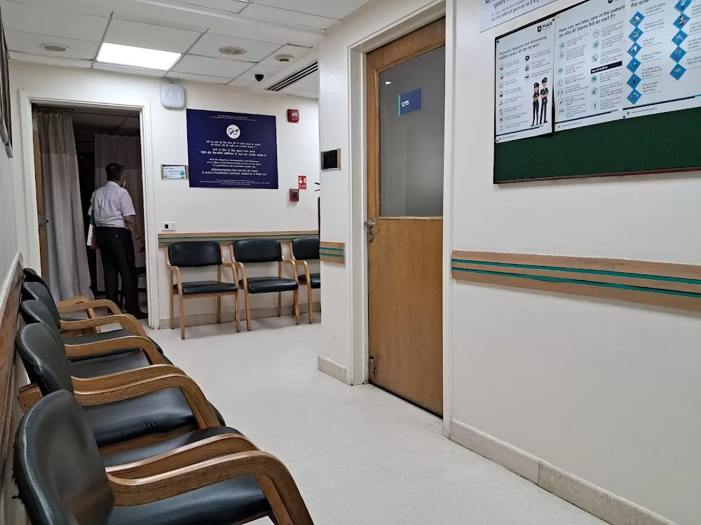 Max Multi Speciality Centre, Panchsheel Park - Photo 2