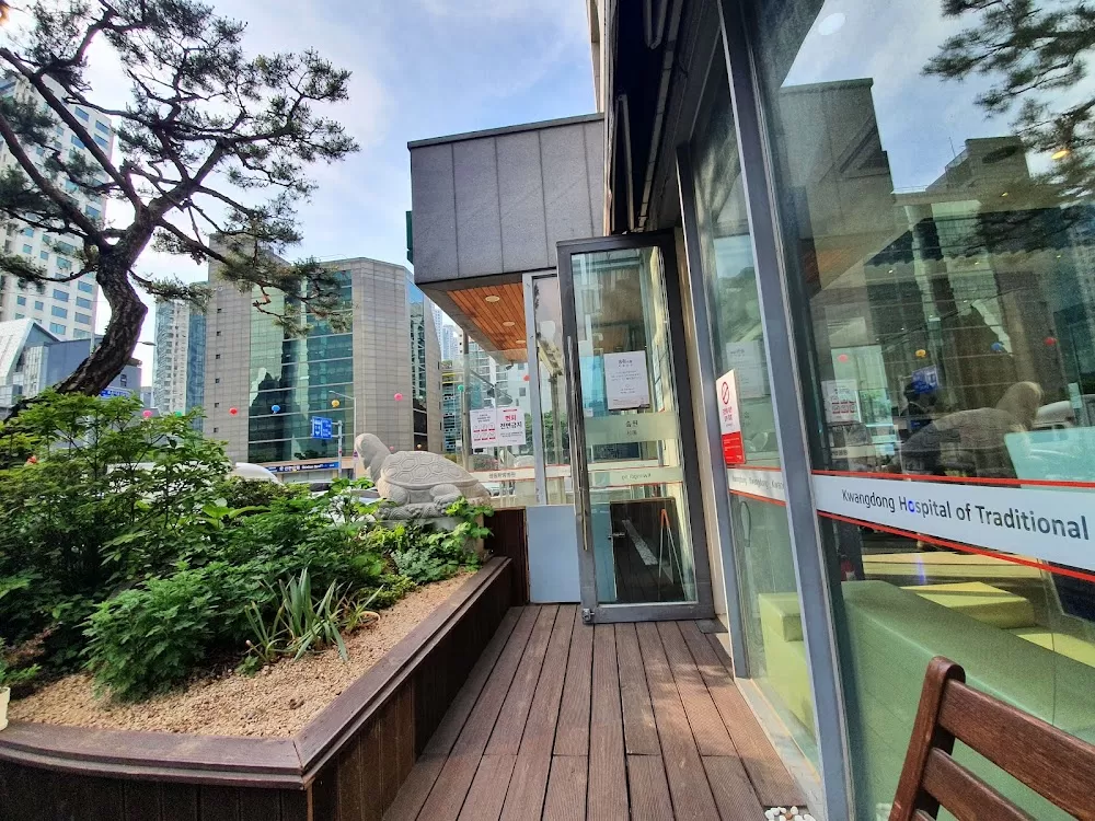 Kwangdong Hospital - Photo 8