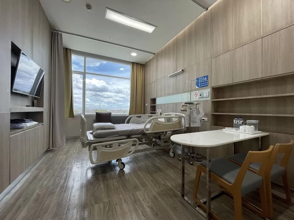 Synphaet Seriruk Hospital - Photo 7