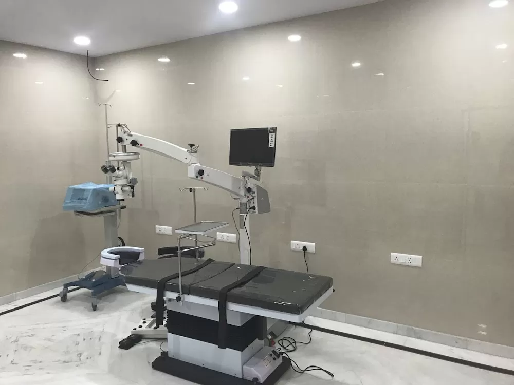 Dr Manik Mittal (New Vision Eye Centre) - Photo 3