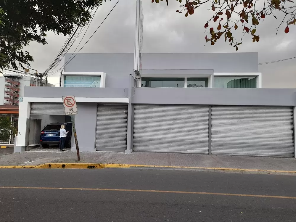 Clinica de Diagnóstico Médico - Photo 2