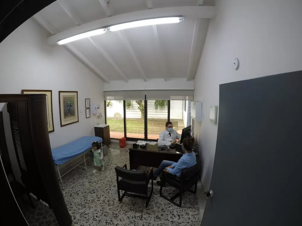 Fracture Clinic Cali - Photo 2