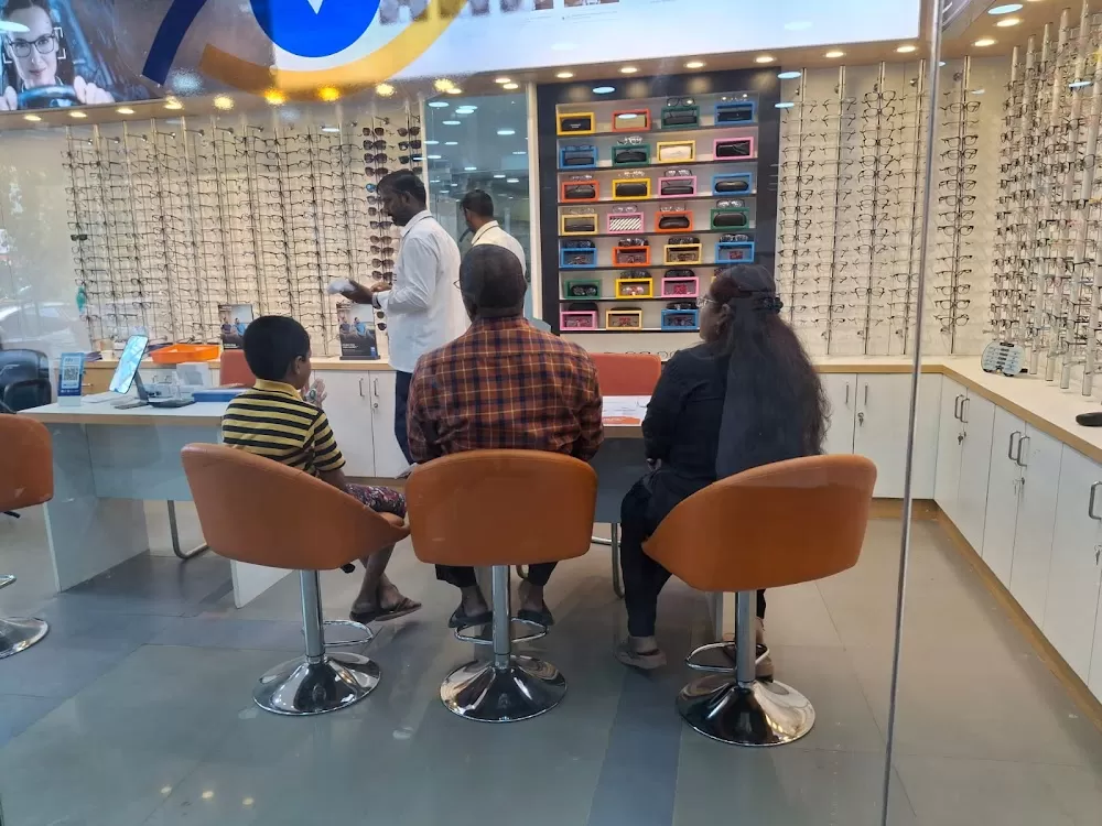 Vasan Eye Care Hospital - (Vadapalani, Chennai) - Photo 3