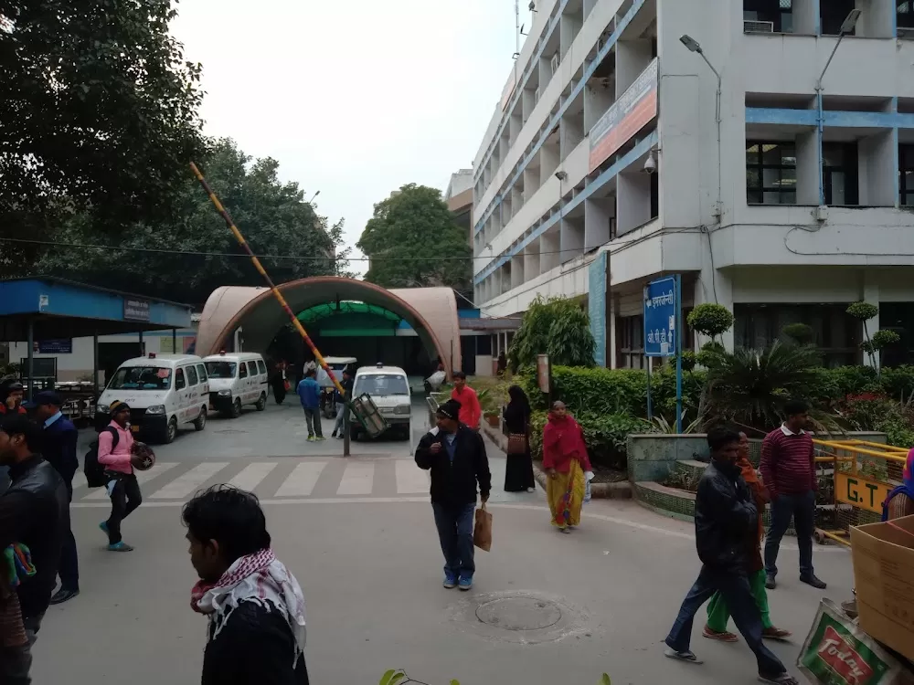 Guru Teg Bahadur Hospital - Photo 7