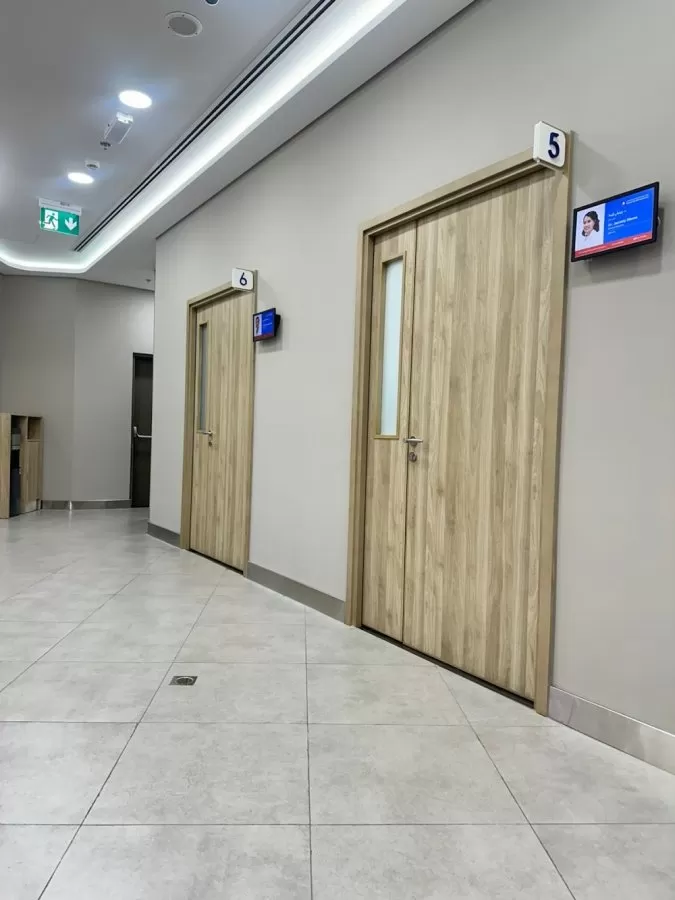 Canadian Specialist Hospital Clinics - Photo 3