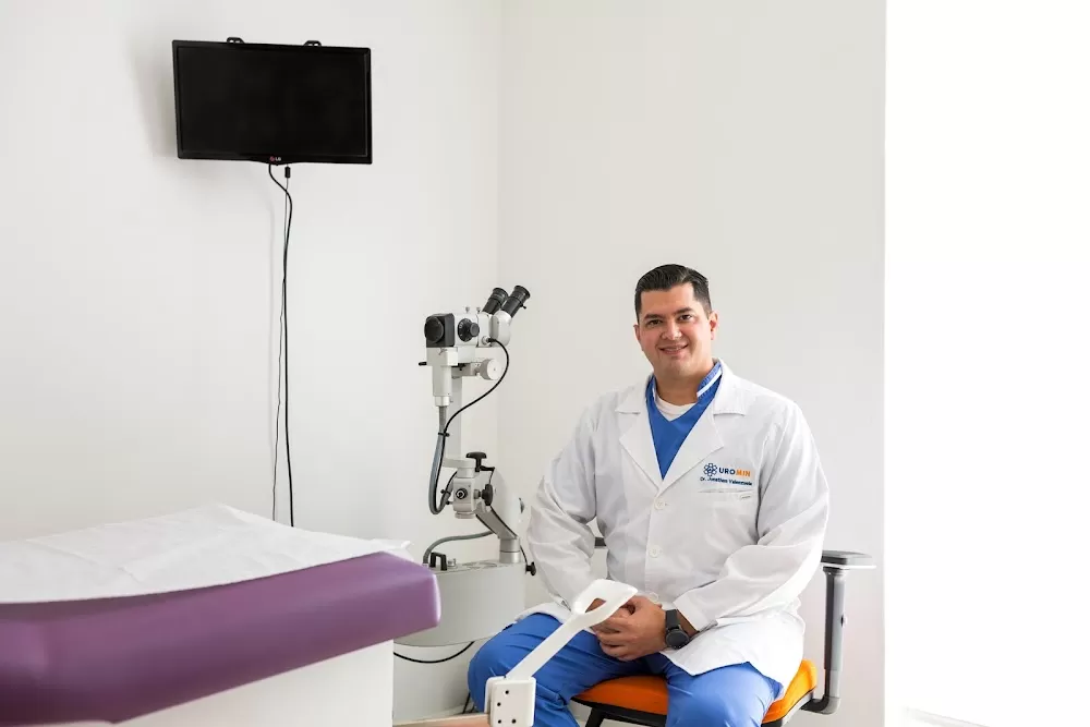 Dr. Jonathan Valenzuela, Urología Ginecológica y disfunción de Piso Pélvico - Photo 3
