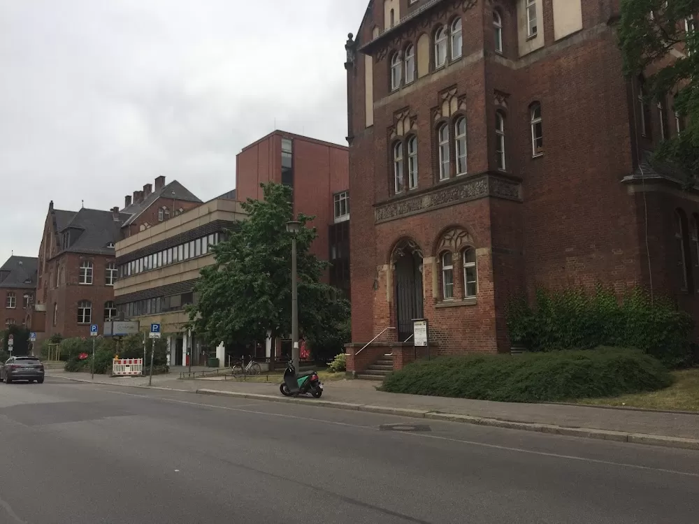 Charité Campus Mitte Med. Klinik - Psychosomatik u. Psychotherapie - Photo 6