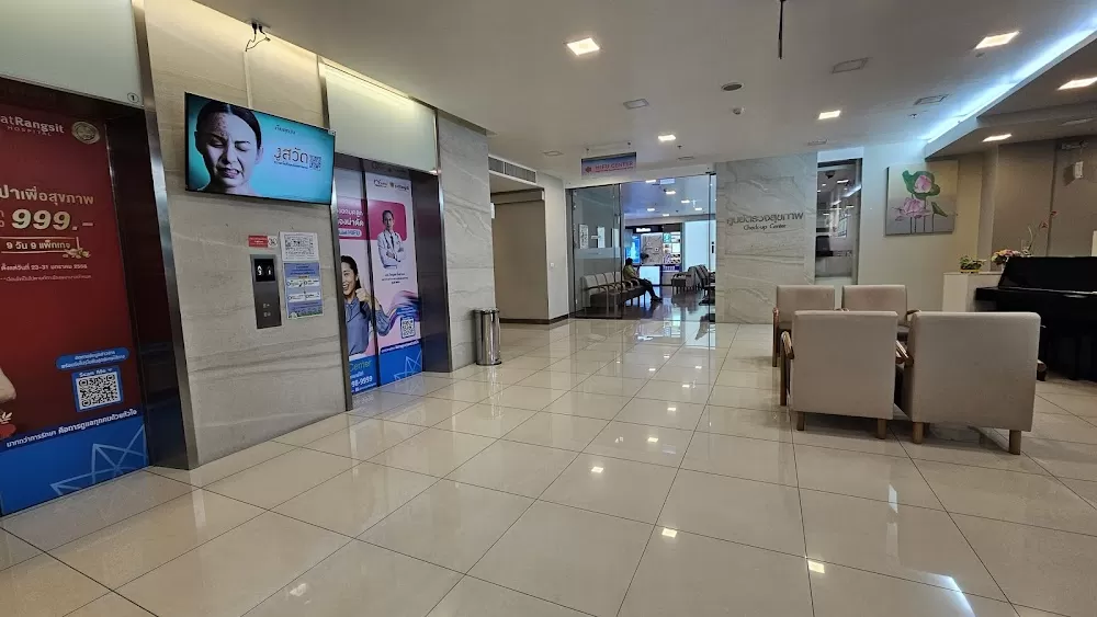 patRangsit Hospital - Photo 5