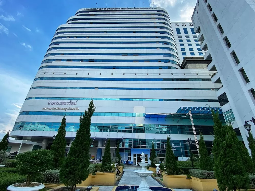 Vajira Hospital - Photo 1