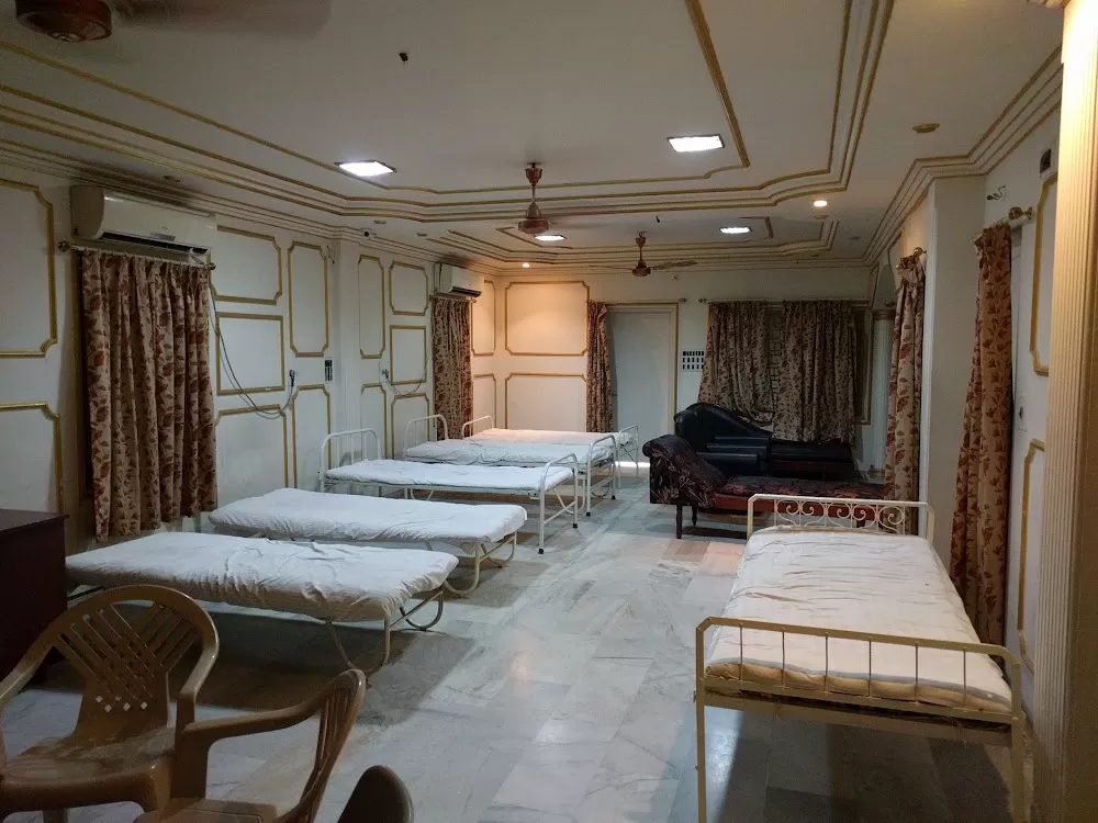 Kadam Eye Hospital and Kadam Eye Lasik centre - Photo 3