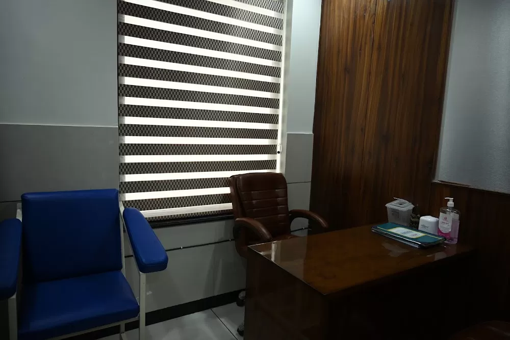 Divine Eye Hospital-Best Eye Hospital in Panchkula led by Dr Ritesh Gupta, AIIMS trained Eye Surgeon with 20 + year Exp - Photo 7