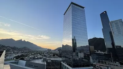 Torre de Especialidades Médicas - Hospital Ángeles Valle Oriente